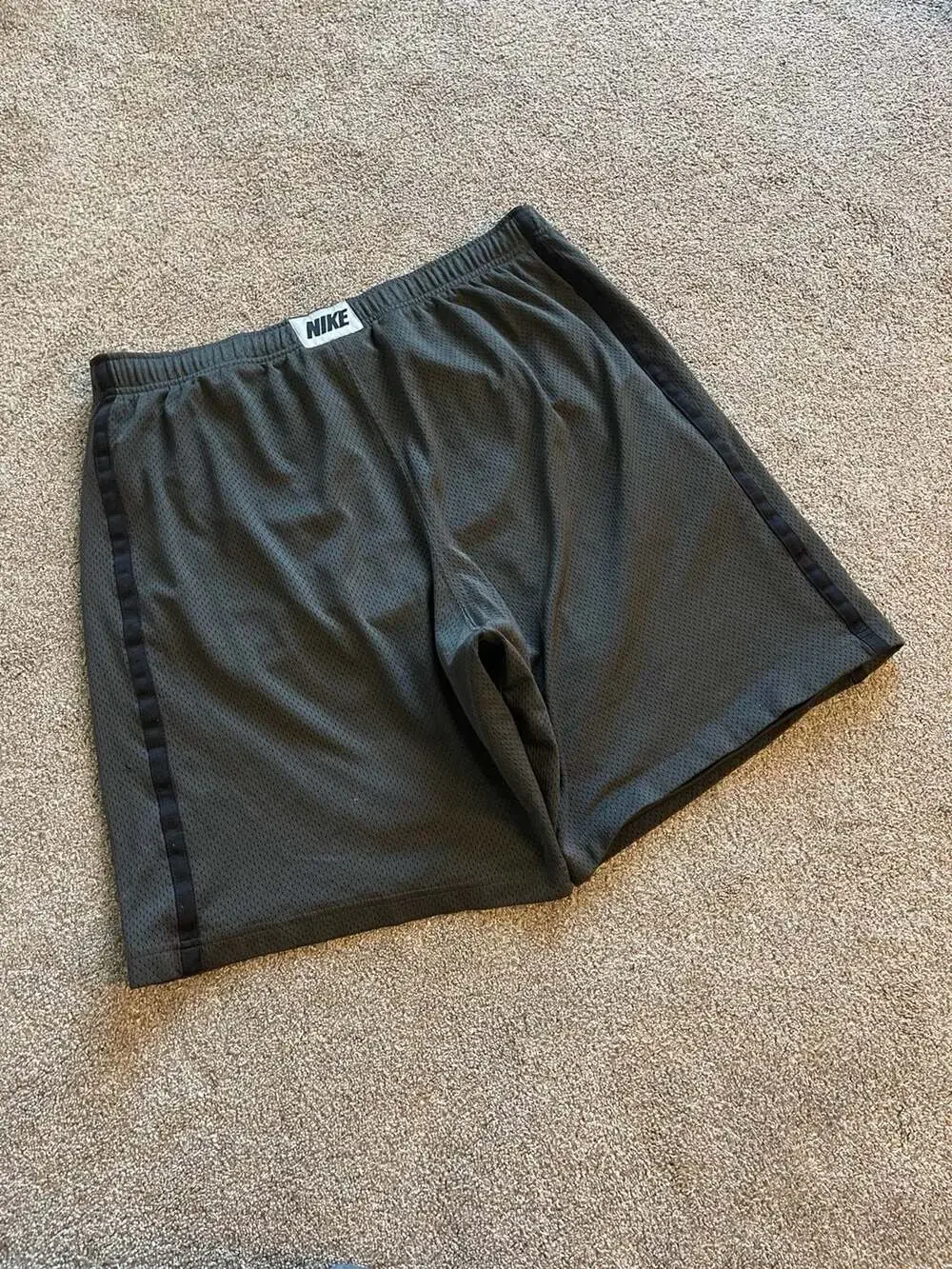 VTG Y2K Nike Basketball Shorts Size XL Gray Black Mesh Athletic Gym Pockets